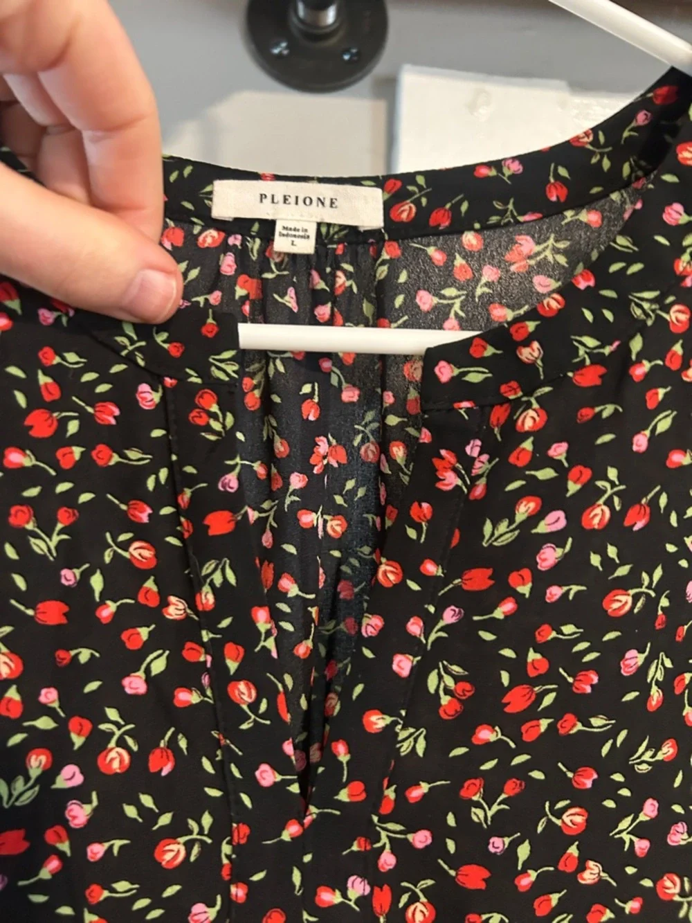 Black Floral Short Sleeve Blouse - Picture 4 of 5